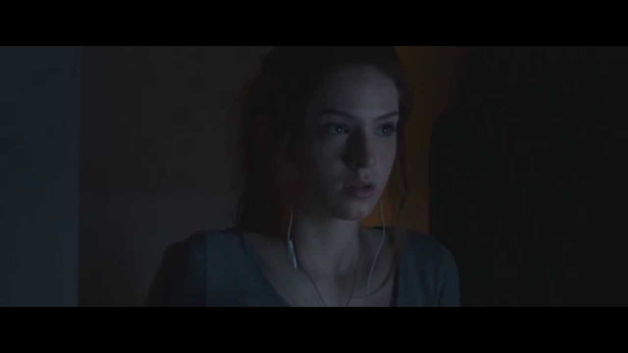 Saxon Sharbino as Kendra Bowen in Poltergeist 2015 remake CLIPS for