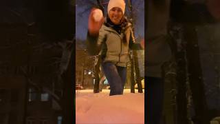 Снежок прилетел #shortsvideo #снежок