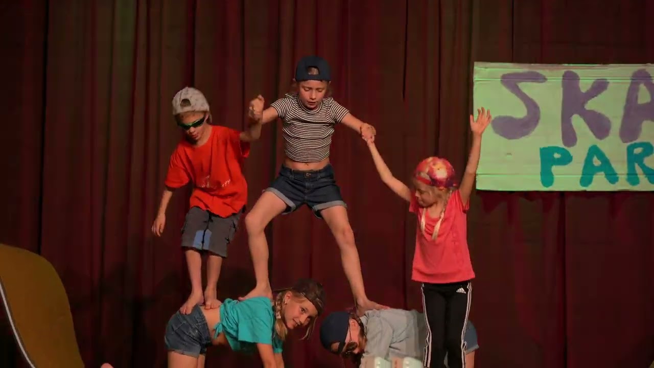 Pyramiden im Skaterpark? ~ Akrobatik ~ Zirkus Galanummer 2023 🎪