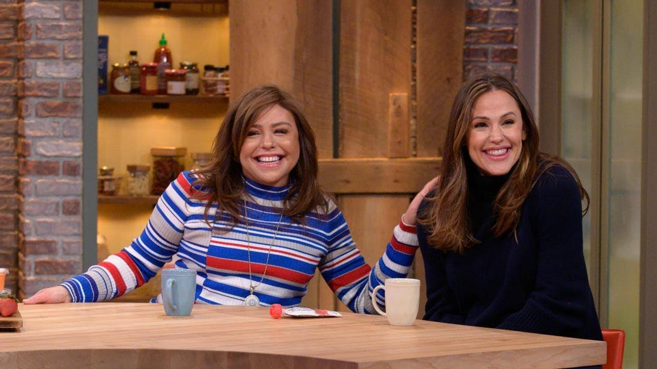 Jennifer Garner On Fake Cooking Show + What Happened When She Said Yes To Everything Her Kids Ask… | Rachael Ray Show