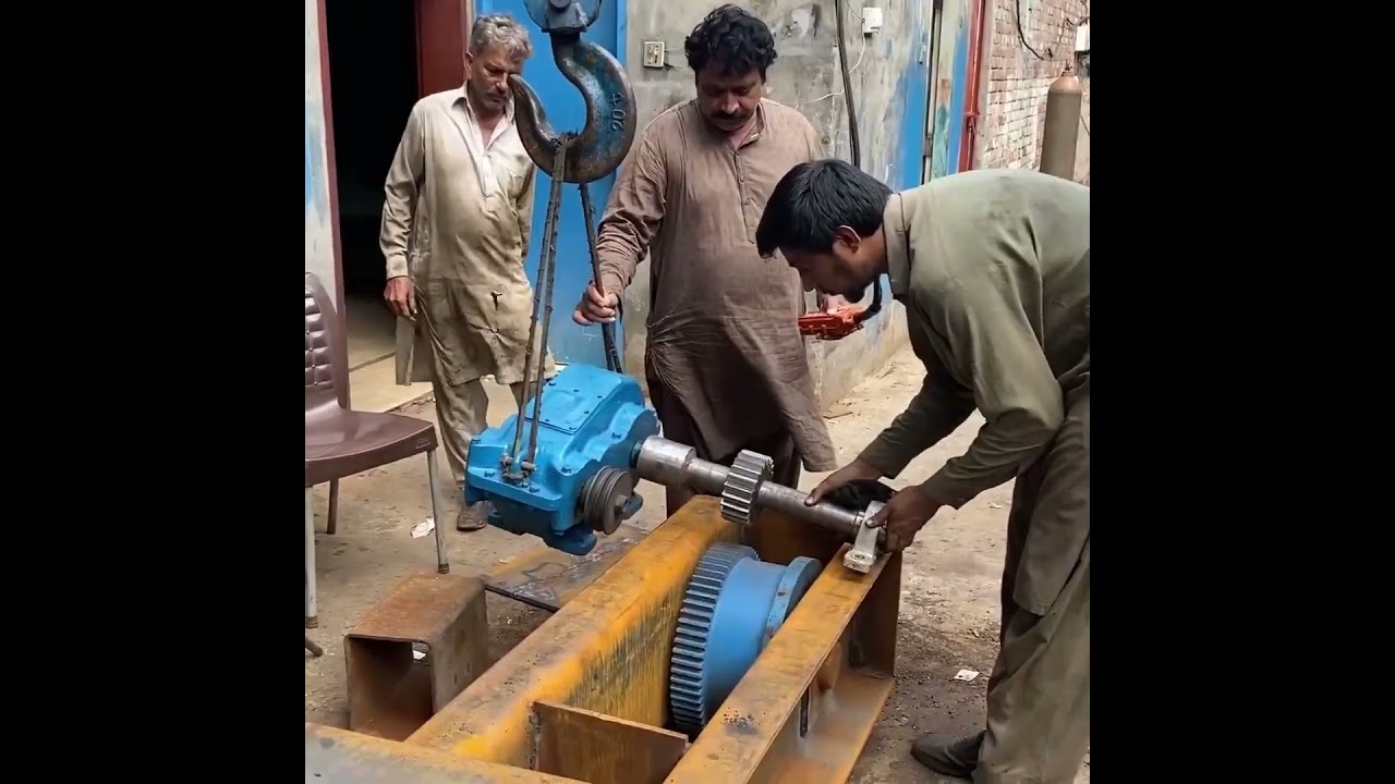 Bringing a Heavy-Duty Helical Gearbox Back to Life — Incredible Restoration!