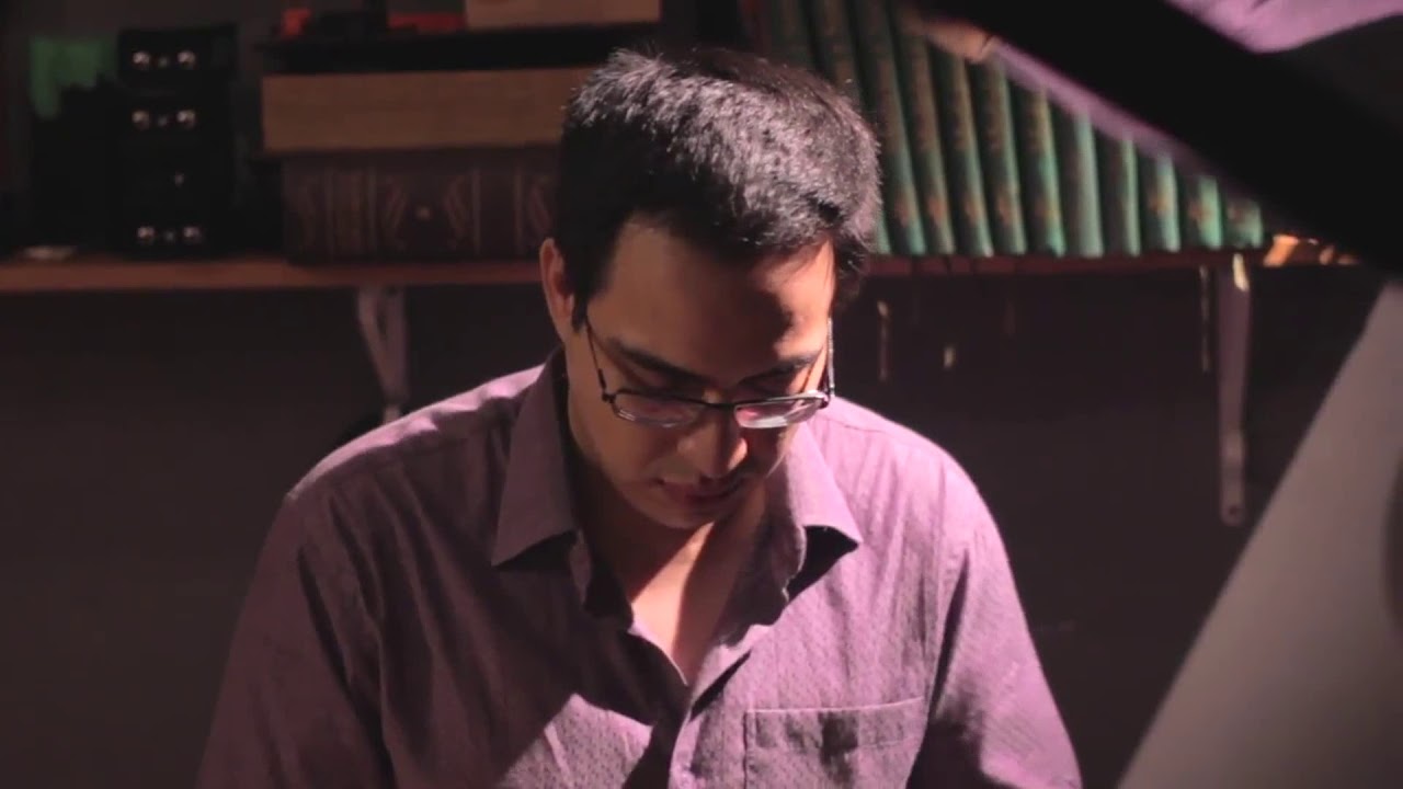 Fernando Carrera plays Clair de Lune by Debussy - YouTube