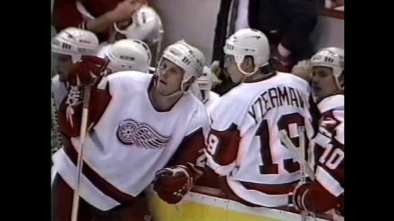 Blackhawks - Red Wings rough stuff 12/31/90