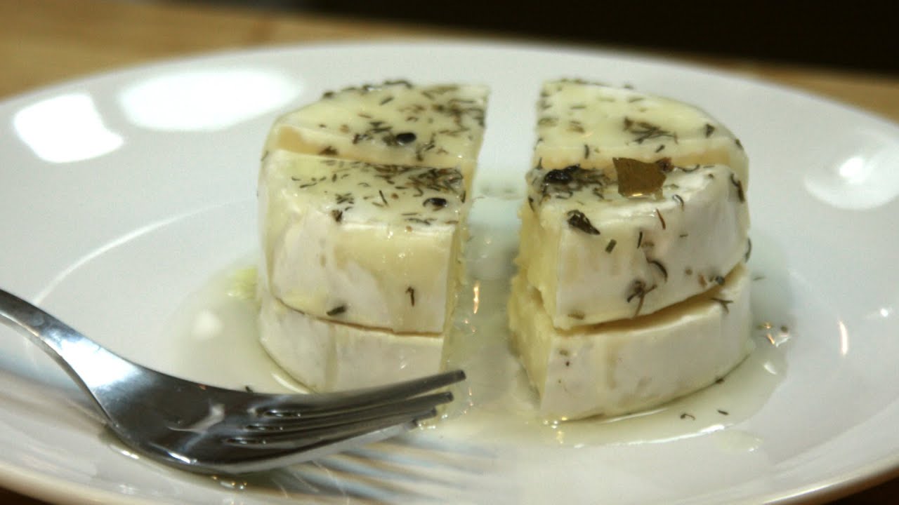 Czeski marynowany camembert, Nakládaný hermelín - Czeska Kuchnia,