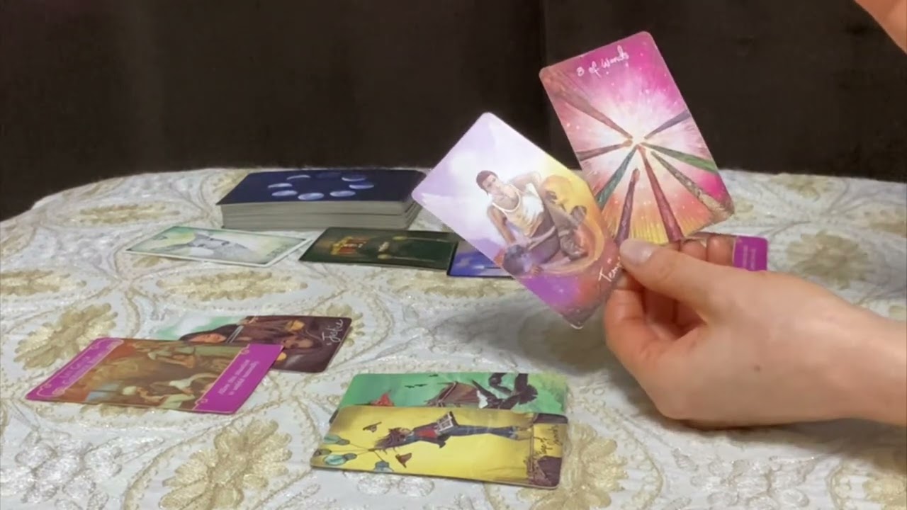 اختار كرت تاروت:حط شخص ببالك 🧠ماذا بداخل هذا الشخص عنك شكلك وشخصيتك🫀 #اختاركارت #تاروت