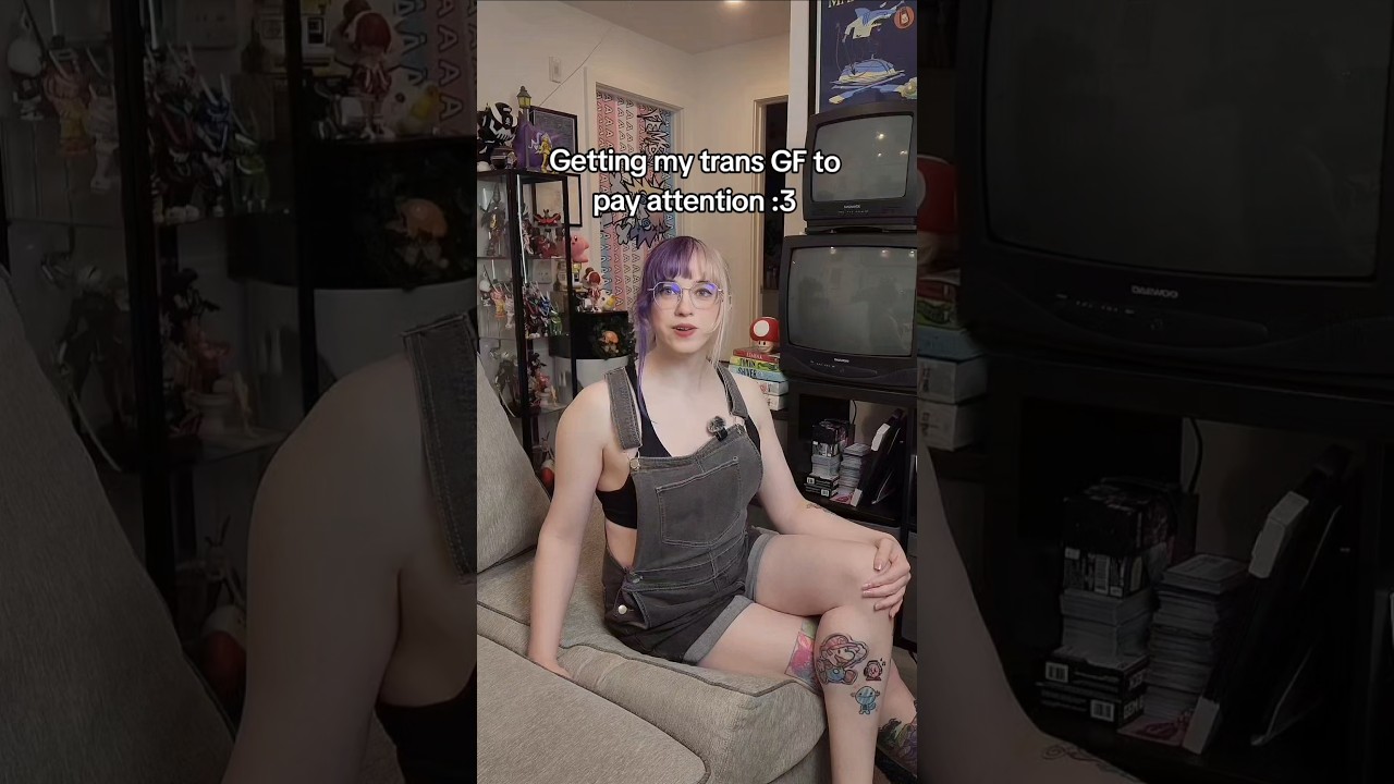 Заставляю свою трансгендерную девушку обращать на меня внимание :3 
