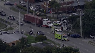4 children, 1 adult injured in Opa-locka crash involving semi-truck
