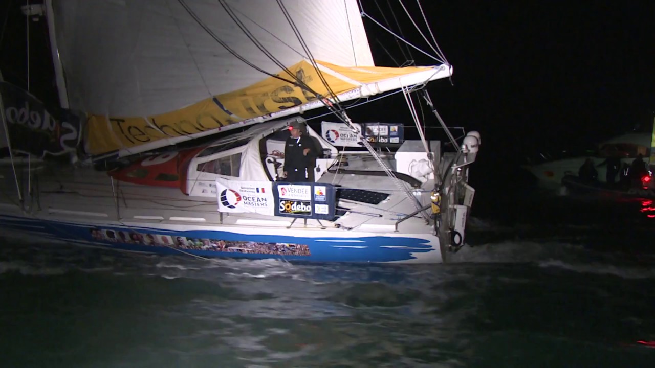 J124 : Passage de la ligne d'arrivée de Sébastien Destremau / Vendée Globe