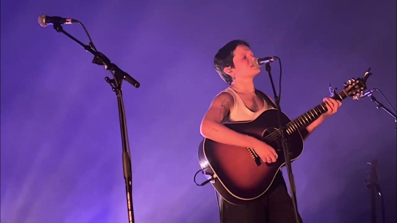 Big thief born for loving you unreleased solo live at de roma in