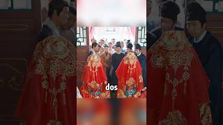 Las hermanas genelas van a casarse y se ponen vestidos de novia idénticos #shorts #drama #movie