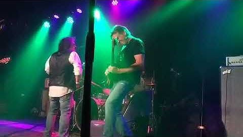 Dann Huff with Giant - Live reunion in Nashville (2017, right view)