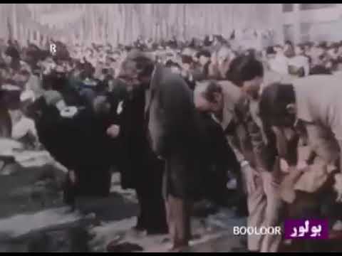 فديو نادر وهو اول صلاة جمعة بعد ثورة خميني في ايران و فيه يظهر بجانب ...