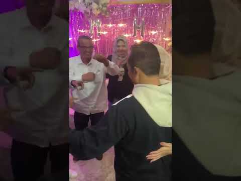 ابو العروسه يفرح