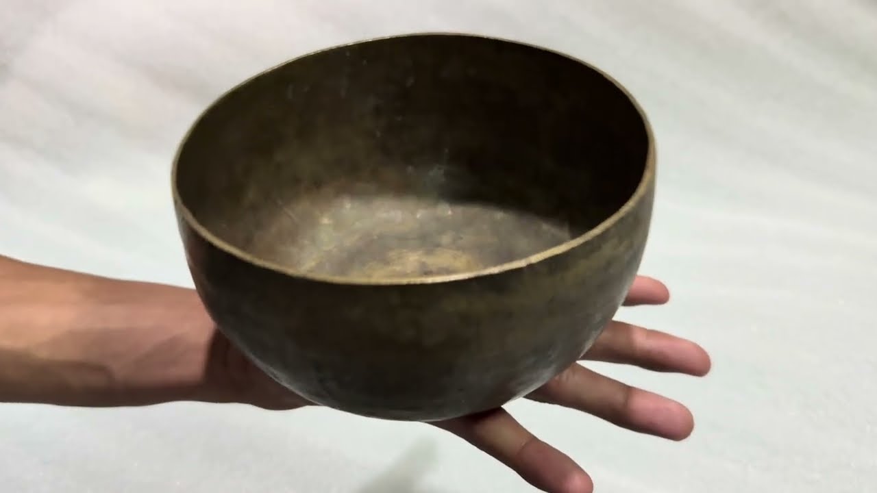 video Old Tibetan Singing Bowl – Rare 18cm Antique Hand-Hammered Bowl