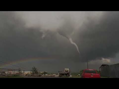 วีดีโอ: สิ่งที่น่าสนใจที่สุดเกี่ยวกับพายุทอร์นาโด