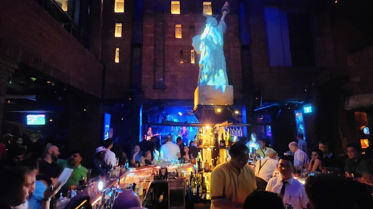 BATS CLUB.Indonesia 자카르타 밤문화 호텔 샹그릴라 최고의 라이브 클럽에서 코로나 종식을 알립니다 club 