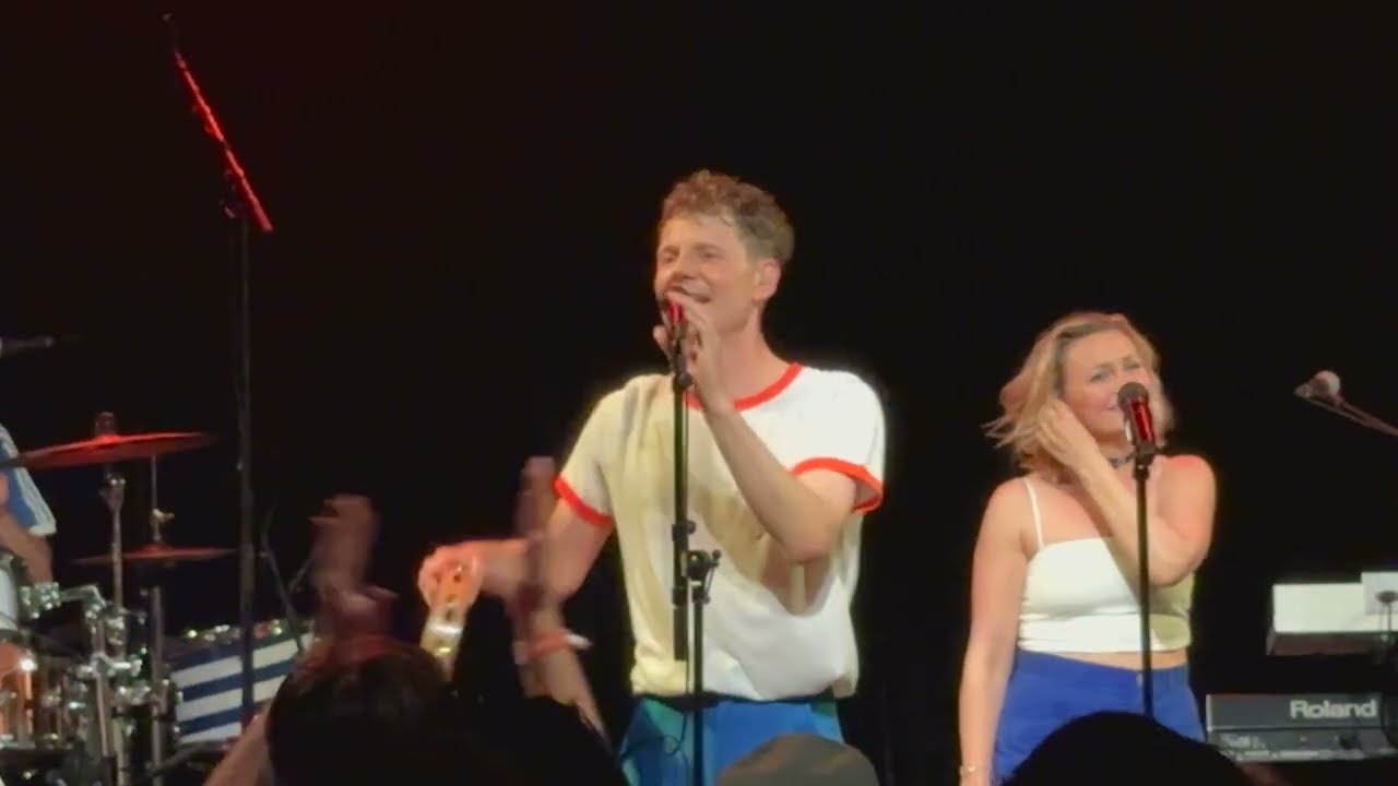 ALPHABEAT'S FIRST REUNION SHOW IN YEARS! Singer STAGEDIVES During "Fascination"!
