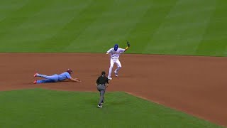 PHI@MIL: Villar snags a liner to start a double play