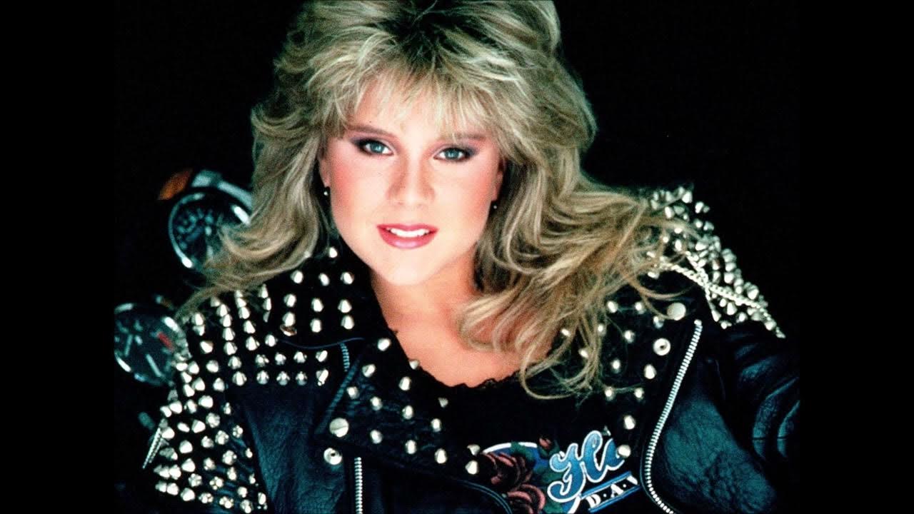 Samantha Fox reduced to tears by cancer scare