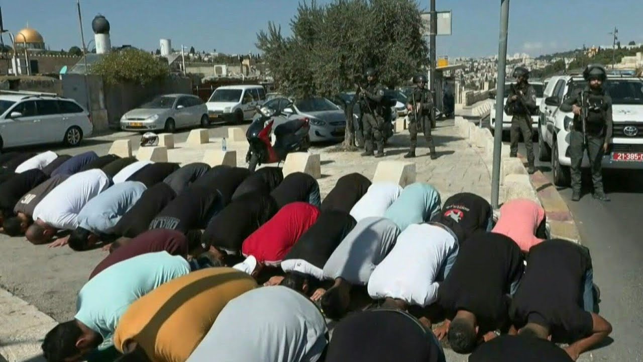 Worshippers forbidden from entering Al Aqsa mosque