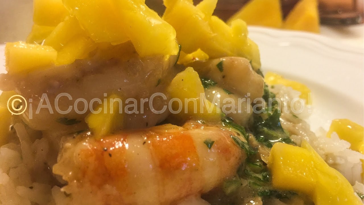 Langostinos en leche de coco, jengibre y mango fresco.