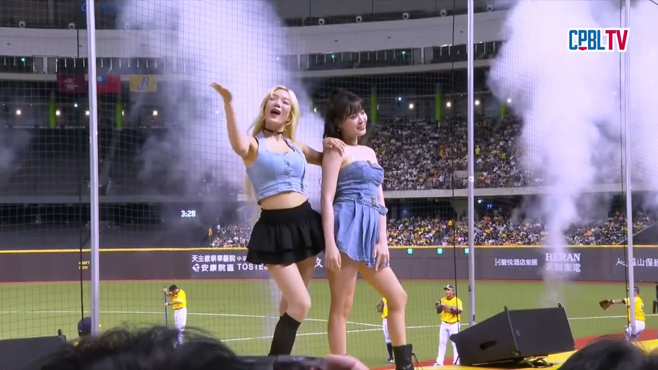 08/02 樂天 VS 中信 局間，邊荷律、李丹妃、桃子帶來精彩的中場表演