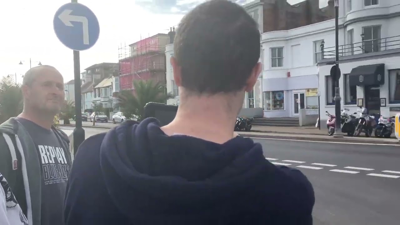 St John Ambulance responding with blue lights & sirens (16/09/2023)