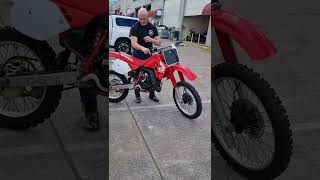 Honda CR125 1988 Start up and walk around.