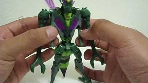 Review: Transformers Animated Deluxe Class Waspinator