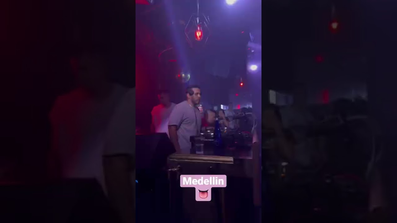 Out here ‘showing face’ for the righty people at the right time 😂💕👅