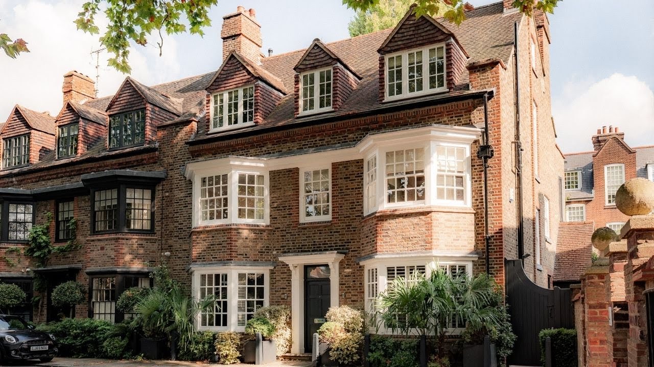 Immaculately presented end of terrace mansion situated on a private road