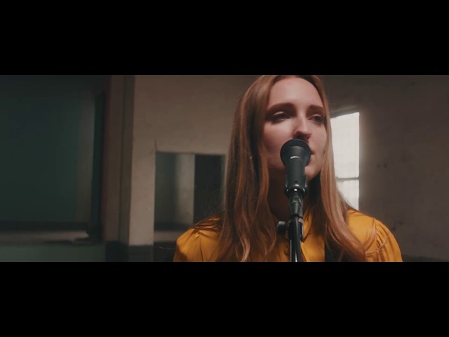 Madison Cunningham – “L.A. (Looking Alive)” – Warehouse Session ...