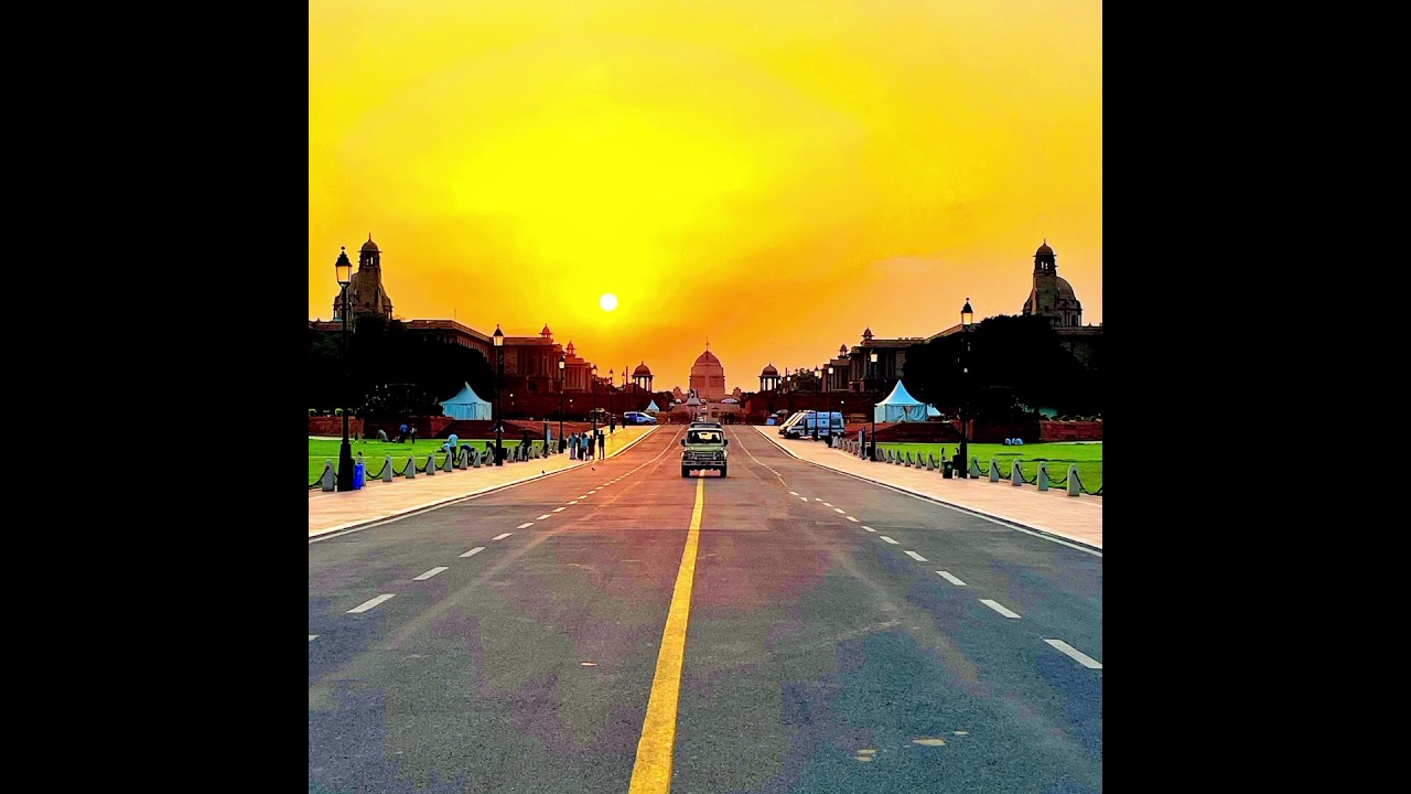 The Majestic Sunset Paints  New Delhi in Brilliant Colors