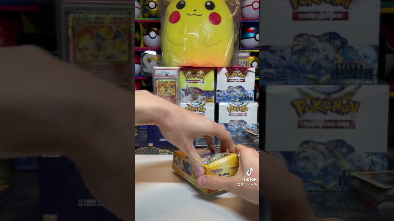 What’s Inside a VSTAR Universe Booster Box Opening!