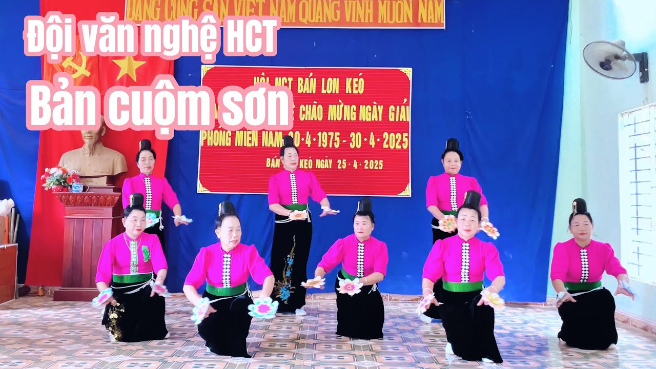 Múa chào mừng 30/4 do đvn hct bản cuộm sơn chiềng mai trình bầy rất đẹp