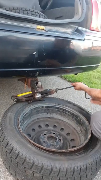 How to Break a Tire Bead Using a Car Jack #shorts