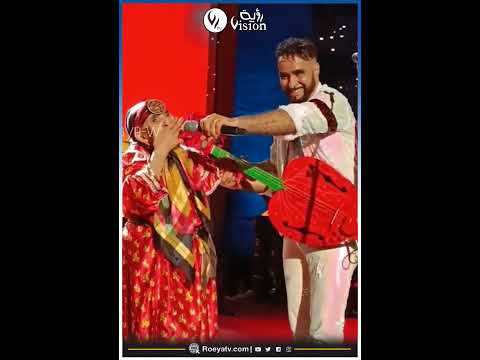 شاهدوا فرحة والدة تاكفاريناس لأول مرة على الخشبة خلطتها بالشطيح على أنغام ابنها