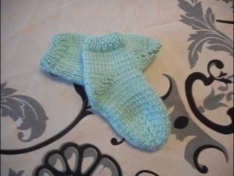 Bitty & Cozy Newborn Socks Knitting Pattern (FREE!) — Under A Tin Roof