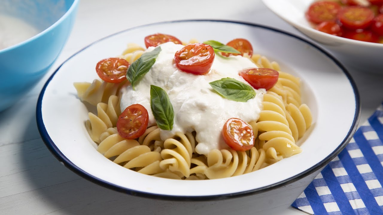 Pasta con crema de mozzarella y tomates cherry - &amp;#39;Mira qué Bueno&amp;#39; - YouTube