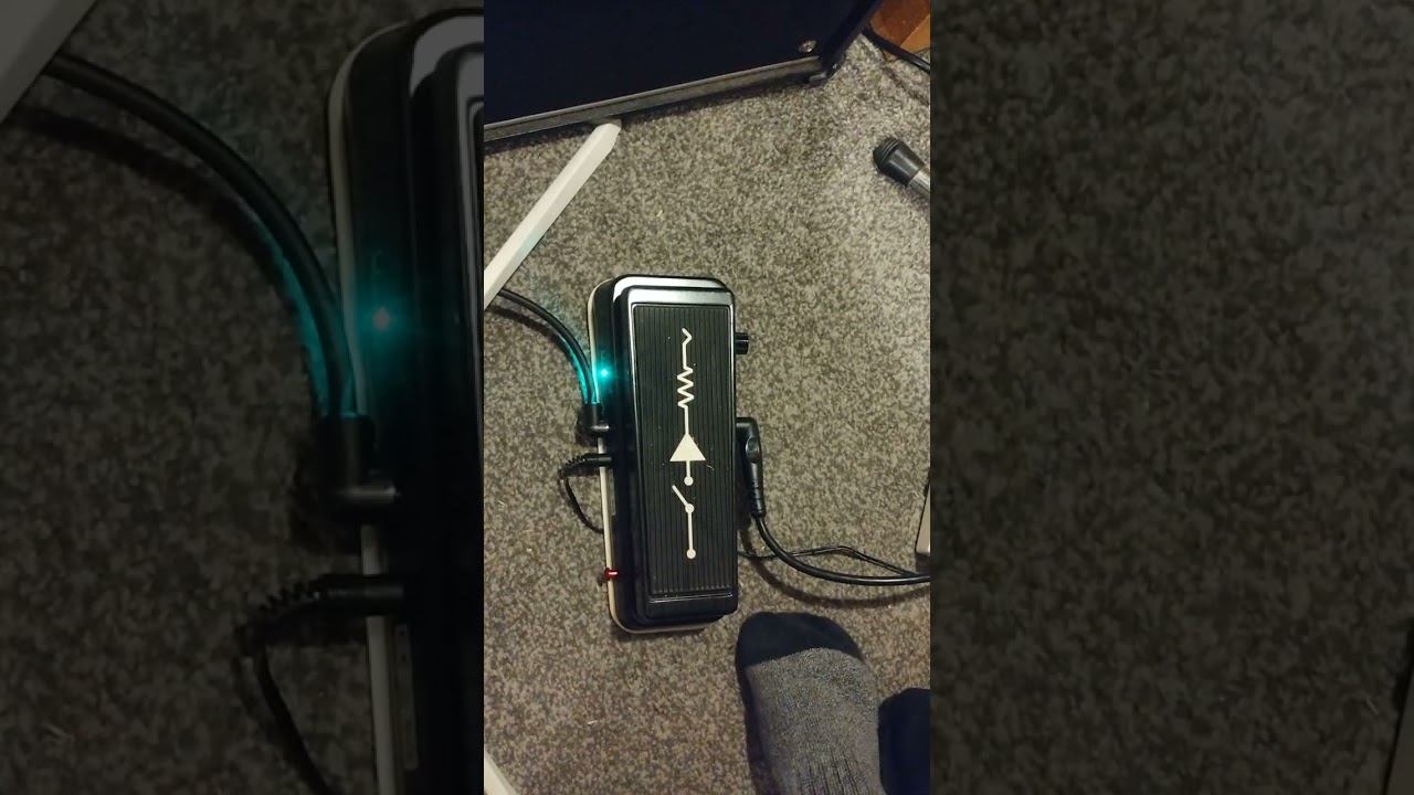 Dunlop Custom Audio Electronics MC404 wah - YouTube