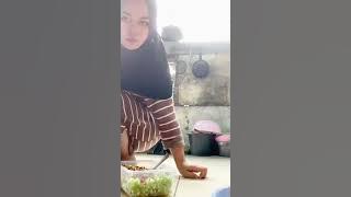 Mama muda hijaber cantik tak sengaja terlihat sedikit asian hijab updatet