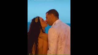 قبلة بسنت شوقي و أحمد فراج في يوم زفافهما المستوحى من العصر الإغريقي