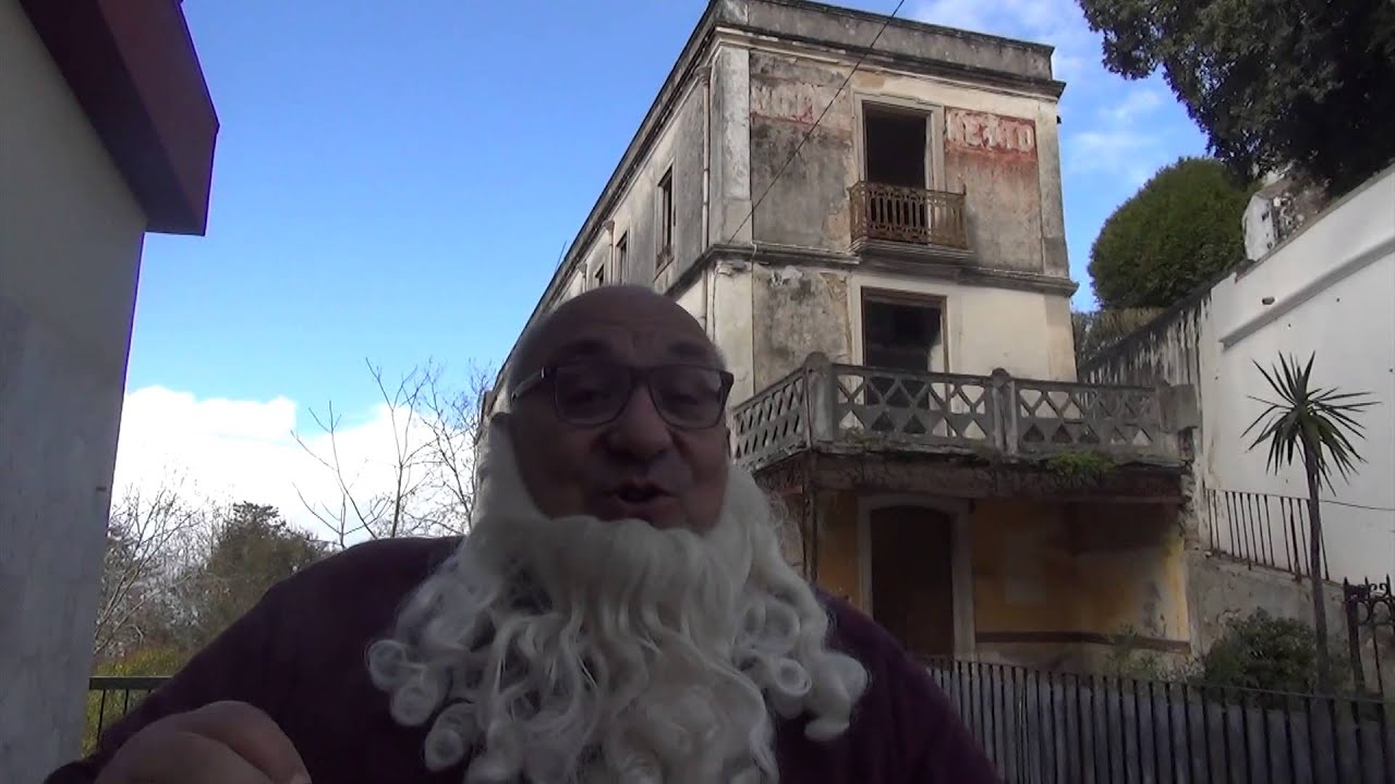 Avô Promessas é uma personagem que surgiu por Sintra nos últimos tempos. Neste video o Avô Promessas inicia a sua colaboração com a Saloia TV, que dado o...