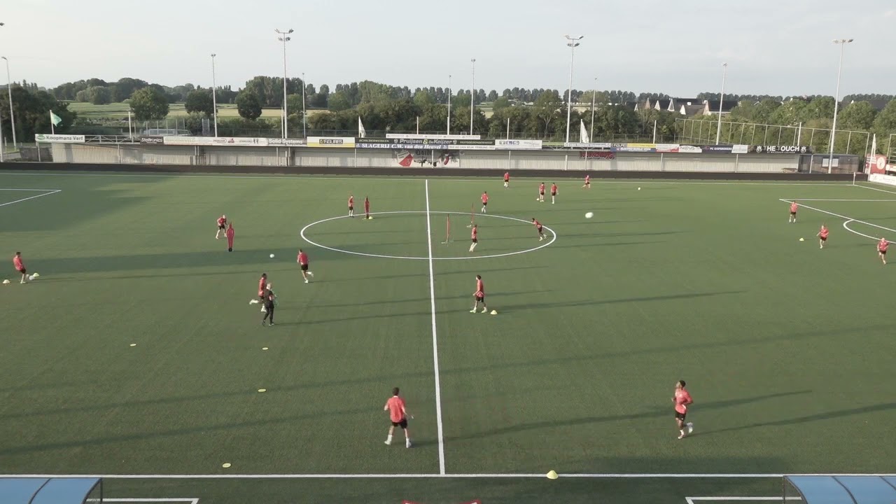 Pass trap Kozakken Boys training