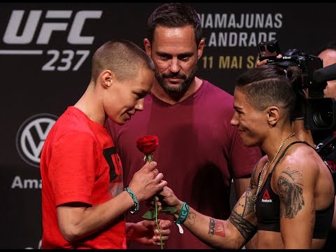 Смотреть клип Todas as encaradas da Pesagem do UFC 237 онлайн бесплатно в качестве Смотреть клип Todas as encaradas da Pesagem do UFC 237 онлайн бесплатно в качестве