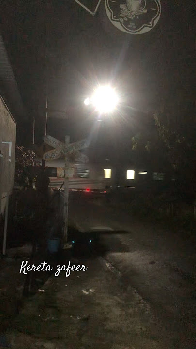 Kereta malam menyeramkan #keretaapi #keretabaru #berburukereta