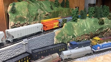 Lionel Legacy/MTH DCS Layout Running Session (Christmas Special)