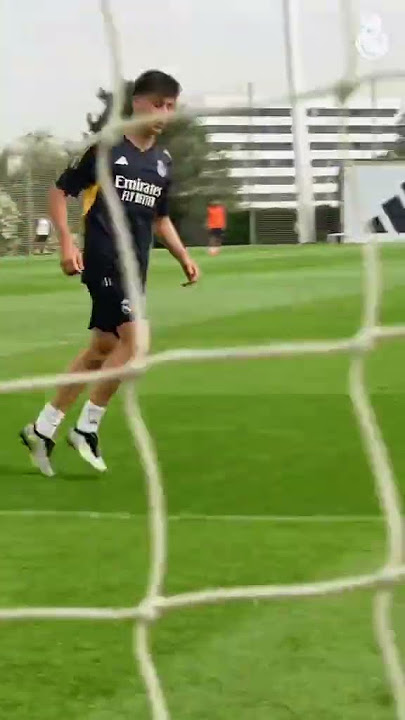 Arda Guler making it look easy 😮‍💨 (via @Real Madrid C.F./TT) #shorts