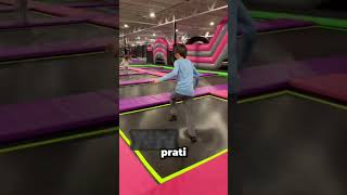 Ova djevojčica pomogla je svom slijepom bratu da uživa u trampolin parku#viral #zanimljivo #foryou