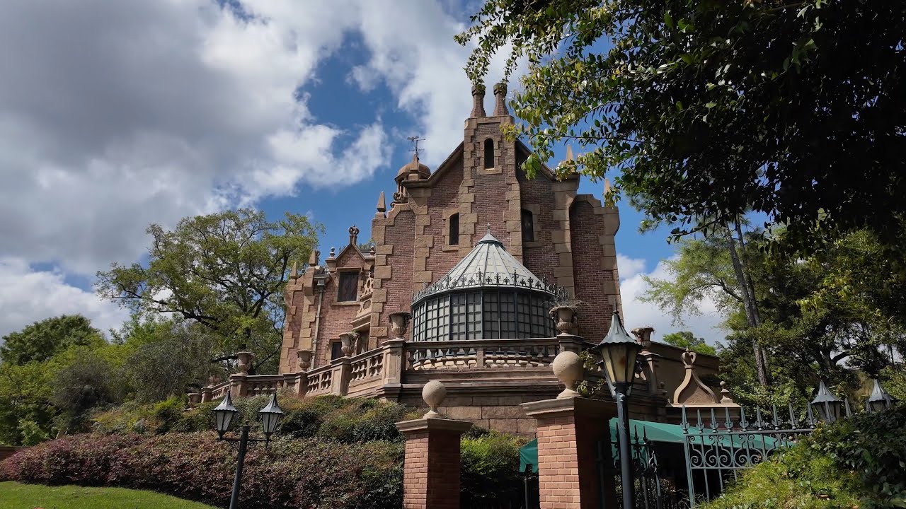 The Haunted Mansion at Magic Kingdom Full Ride in Low Light 4K | Walt Disney World Florida 2024